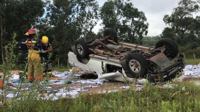 chofer de primaria murio tras volcar camioneta cargada de material didactico