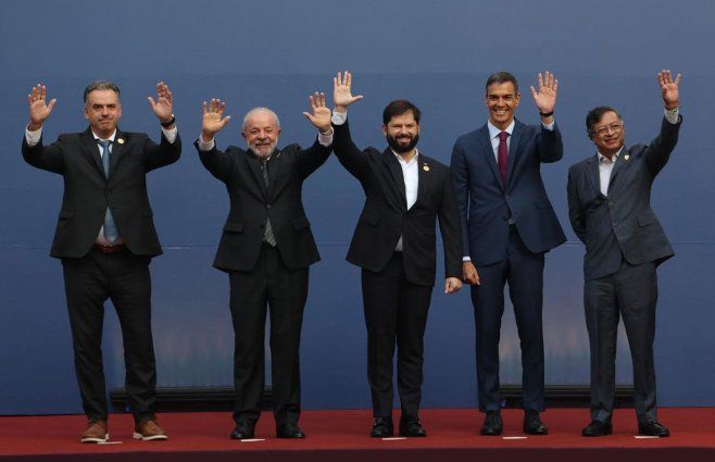 Orsi con Lula, Boric, Pedro Sánchez y Petro en Chile. Foto: Jonnathan Oyarzun/Aton Chile / FocoUy