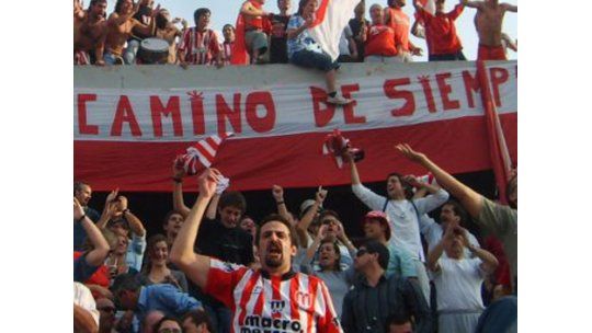 River ganó 2 a 0 ante Liverpool y es el único líder del Apertura
