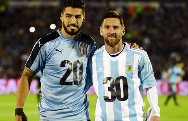 Messi y Suárez participaron de una promoción del Mundial 2030 antes del partido. 