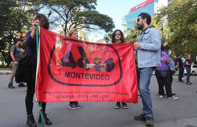 ADES-PARO-MONTEVIDEO-FOCOUY