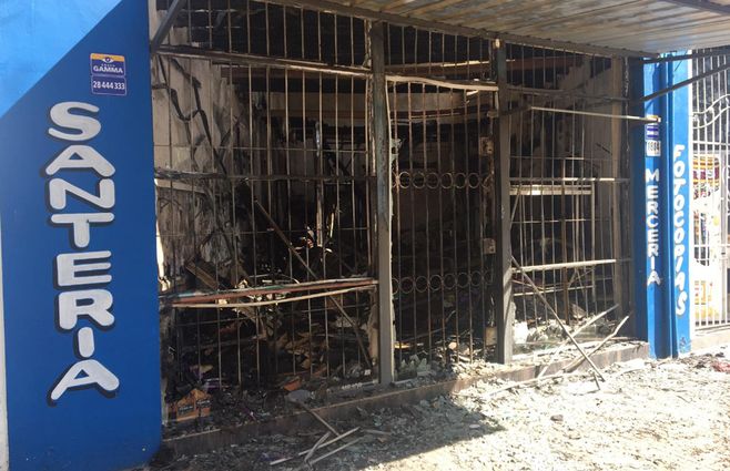 Incendio-comercio-montevideo-sábado-19.jpg