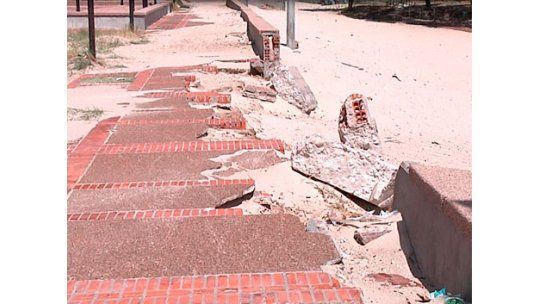 En Pajas Blancas desaparece rambla por rotura