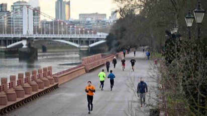 reino unido se plantea obligar a todos los viajeros a aislarse en hoteles