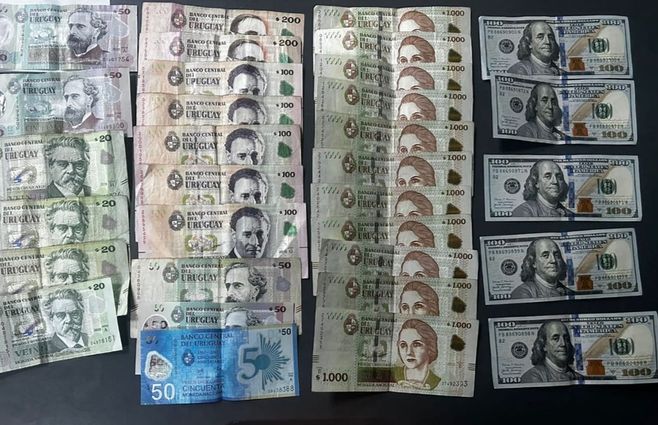 Foto cedida a Subrayado. Dinero incautado al delincuente; ingresó por una ventana sin causar daños.