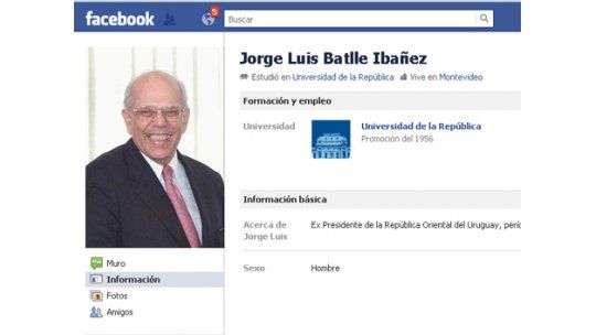 Batlle, amigo divertido en Facebook: Mujica hace la plancha