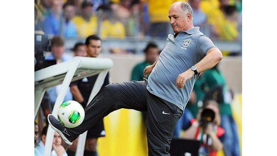 Felipão se ríe y minimiza “el fantasma del 50”