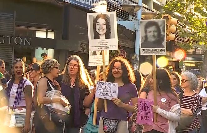 Marcha del 8M 2022 en Montevideo
