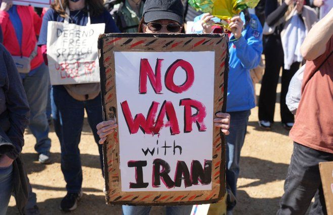 Manifestantes en Washington, Estados Unidos, contra los ataques a Irán. Foto: AFP