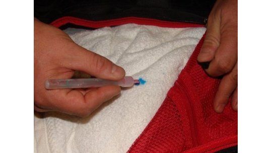 Narcos enviaban cocaína líquida a Europa impregnada en la ropa