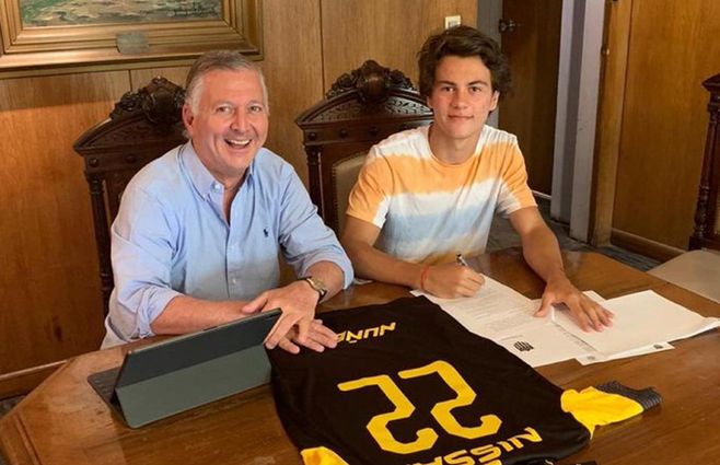 Pellistri-Peñarol-firma.jpg