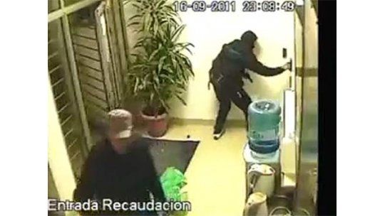 Procesan a uno de los copadores que robaron $ 400 mil de Raincoop