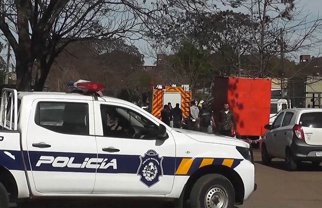 niños-padre-familia-incendio-salto