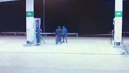 tomaron de rehen al empleado de una estacion para robar plata y una impresora