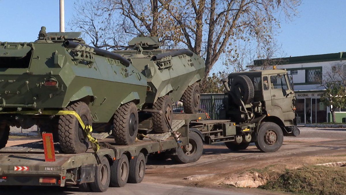 Comenzó este lunes la capacitación de policías que conducirán tanquetas militares en barrios violentos