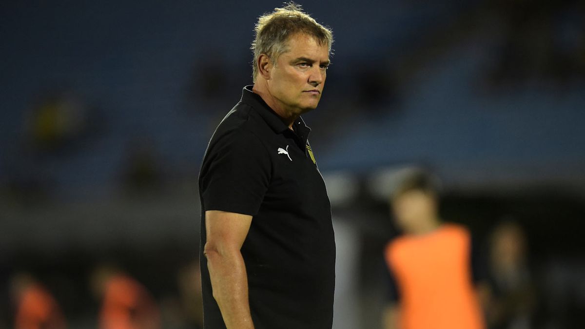 Juegan el primer tiempo Peñarol y Juventud en el Campeón del Siglo