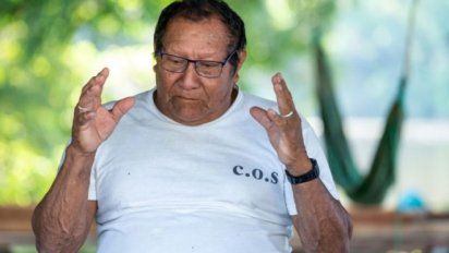 Gran Man Amai Poti, líder supremo de la comunidad wayana de Guayana francesa, el 11 de junio de 2019 en Twenke, a orillas del río Saint Laurent du Maroni&nbsp;