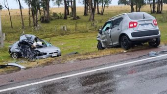 tres personas fallecieron en accidente entre un vehiculo de presidencia y otro auto