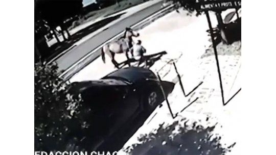 Mirá el video de este insólito robo a caballo en Argentina