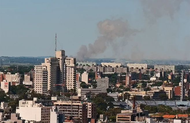 incendio-columna-humo-carrasco