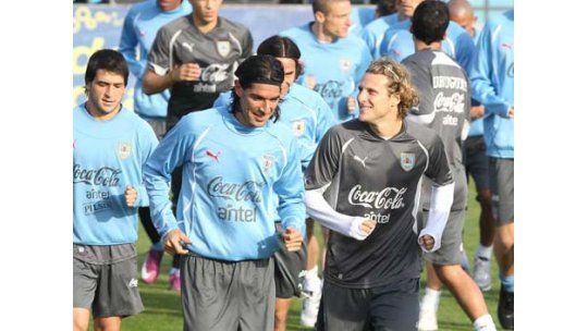 Victorino y Cáceres entraron en el equipo que probó Tabárez