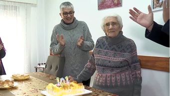 la historia de isabel, que cumplio 101 anos y lo festejo junto a su familia