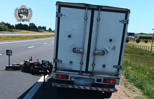 choque-moto-camion-camioneta-las-piedras-caminera