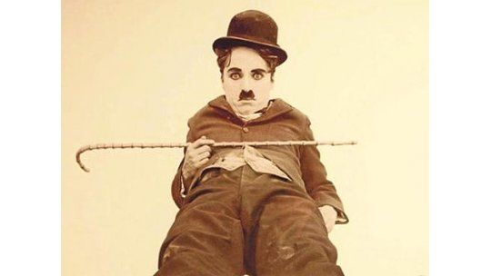 Subastaron bastón y bombín de Charlie Chaplin por 62.500 dólares