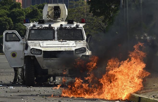 Venezuela-revuelta-abril-30-afp.jpg