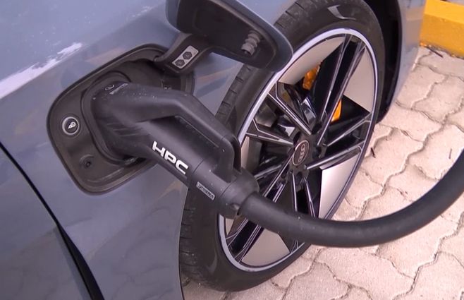 auto-eléctrico-cargador-uruguay