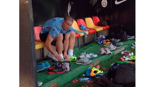 El plantel completo entrena en el club Galatasaray