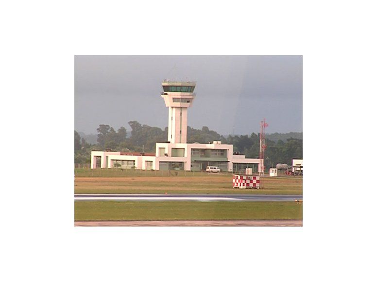 Detendrán aviones este domingo desde las 6 hasta las 12