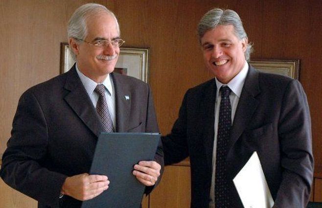 En 2008 Bustillo (derecha) era embajador en Argentina. En la foto con el canciller Jorge Taiana