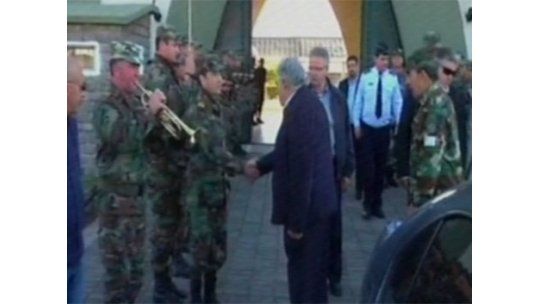 Mujica visitó calabozo donde estuvo preso en Batallón de Minas