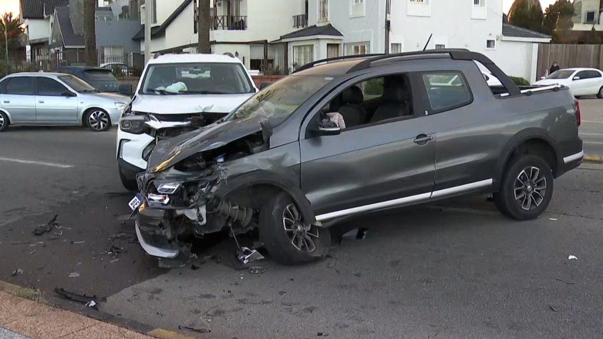 Triple choque en la rambla de Punta Gorda, donde instalaron un radar en noviembre: hubo lesionados leves
