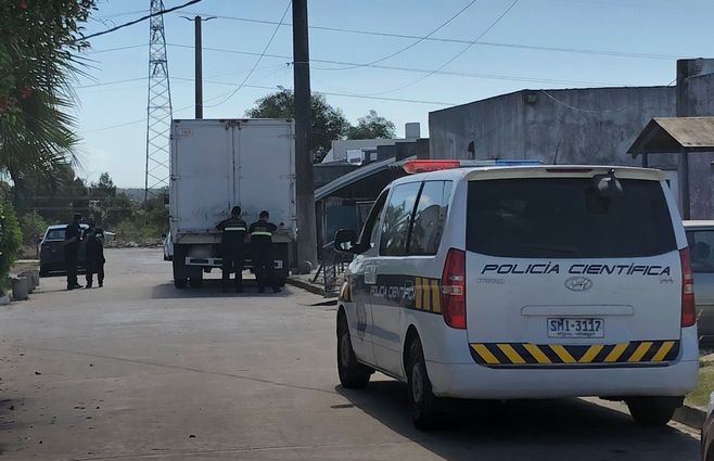 El camión que intentaba ingresar droga y otros objetos al Comcar. Foto: Diego Píriz, periodista de Subrayado.