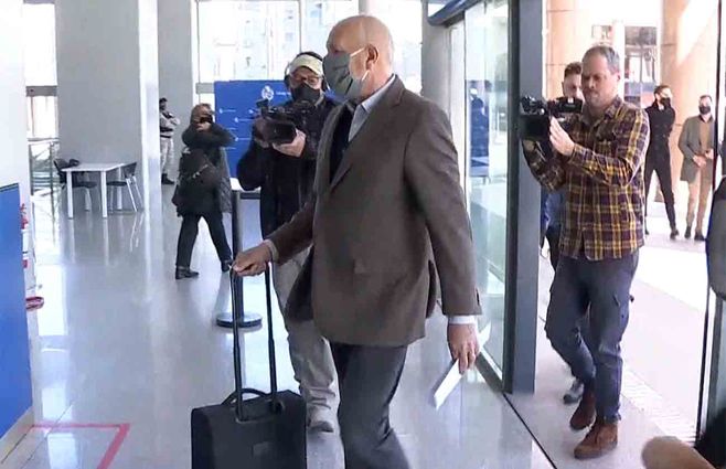 Toma-carry-on.jpg