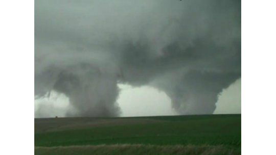 Tornados gemelos azotan Nebraska y dejan localidades destruidas