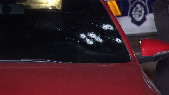 Foto: Subrayado. Auto donde viajaba el bebé con su padre, ambos resultaron baleados.