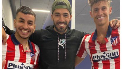 Suárez en redes sociales junto a los dos goleadores de la jornada, Llorente y Correa. Algo aprenden, ironizó&nbsp;