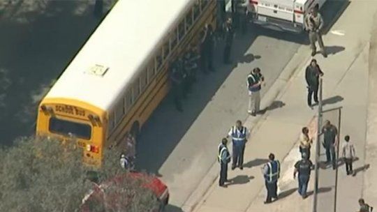 Un niño y su maestra muertos en ataque suicida en una escuela de EE.UU.