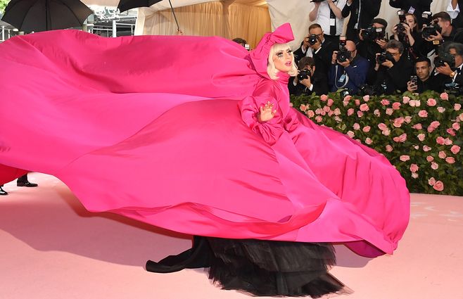 Lady-Gaga-MET-vestido-rosado.jpg