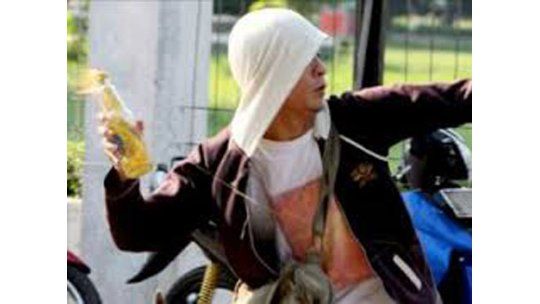 Falso espía atentó con bomba molotov contra una mujer