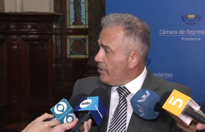 alfonso-lerete-diputado-blanco.jpg
