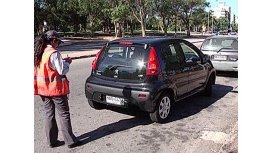 Multa por hablar por celular manejando aumentará 300%