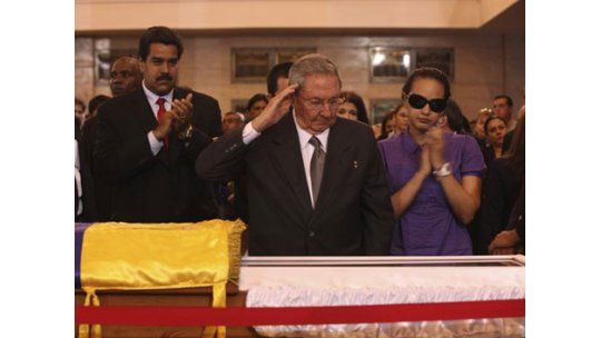 Presidentes y miles de venezolanos despiden a Hugo Chávez
