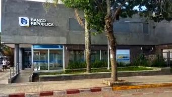 delincuentes le robaron la cartera con $600.000 a una mujer que iba con una remesa