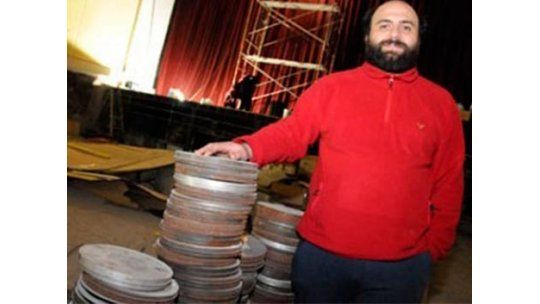 Todo pronto para reabrir cine cerrado en 1979, pero falta bombero