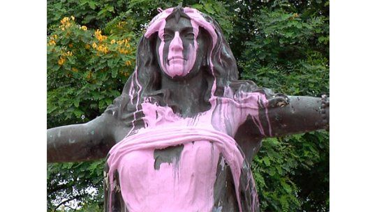 Vándalos atacaron monumento a Iemanjá en la Rambla de Montevideo