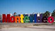 El cartel de Montevideo ubicado en Kibón fue intervenido para celebrar el Mes de la Diversidad